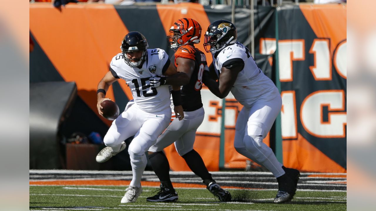 Cincinnati Bengals running back Joe Mixon mashes through Jacksonville  Jaguars for a physical goal-line touchdown