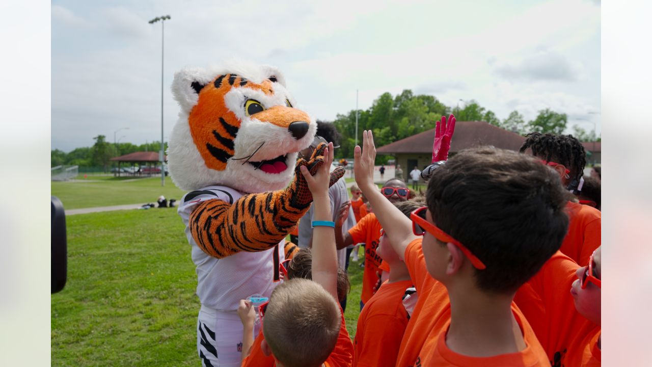 Who Dey!' Cincinnati Bengals score big at Fort Knox visit