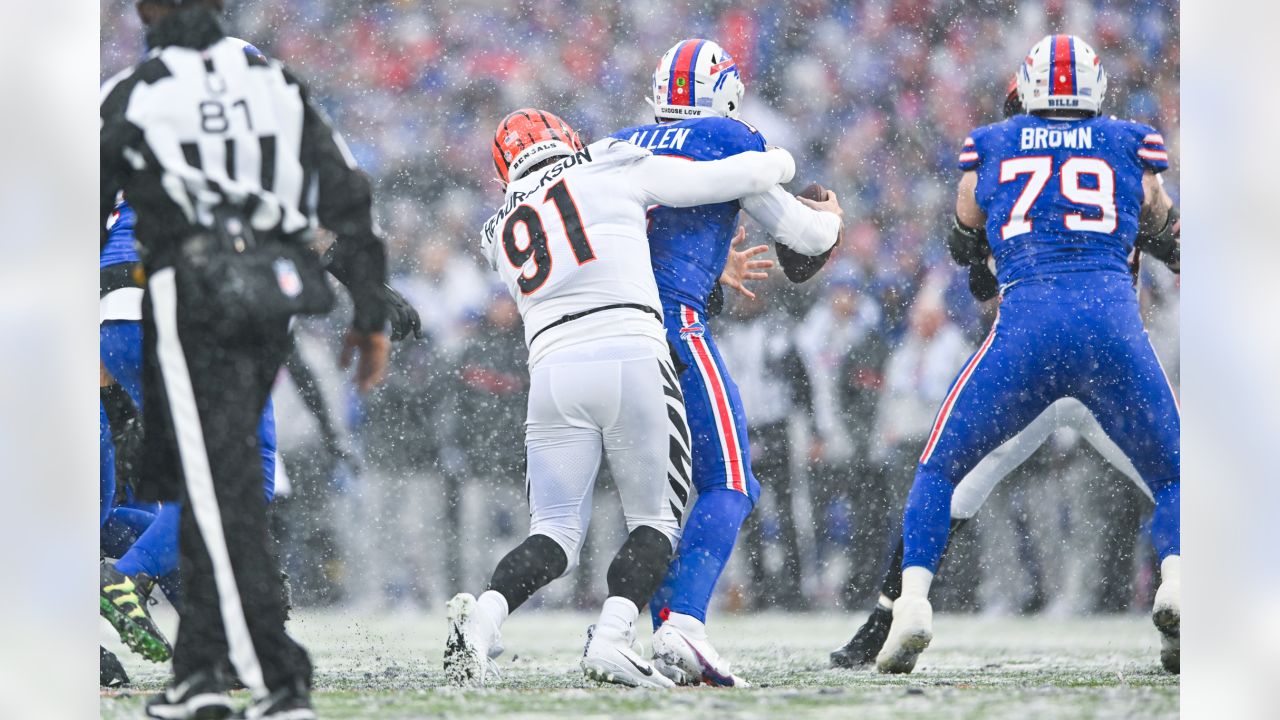 Bills vs. Bengals game updates: Cincinnati dominates Buffalo 27-10 in  bruising playoff game 