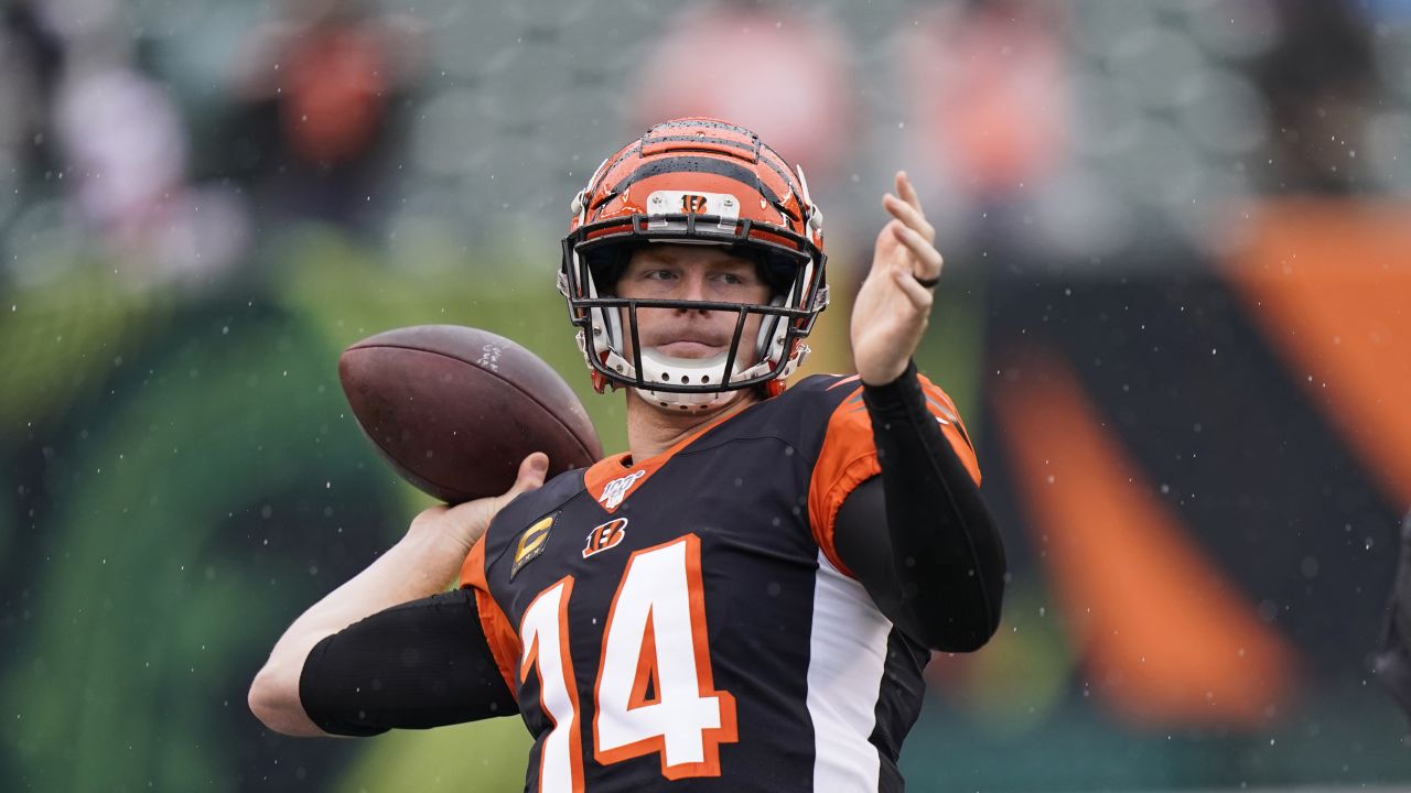 Cincinnati Bengals quarterback Andy Dalton (14) warms up before an