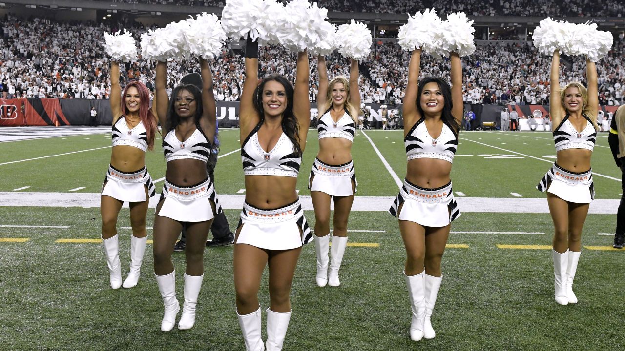 Photos  Ben-Gals Cheerleaders Take On Week 1 of the 2022 Season