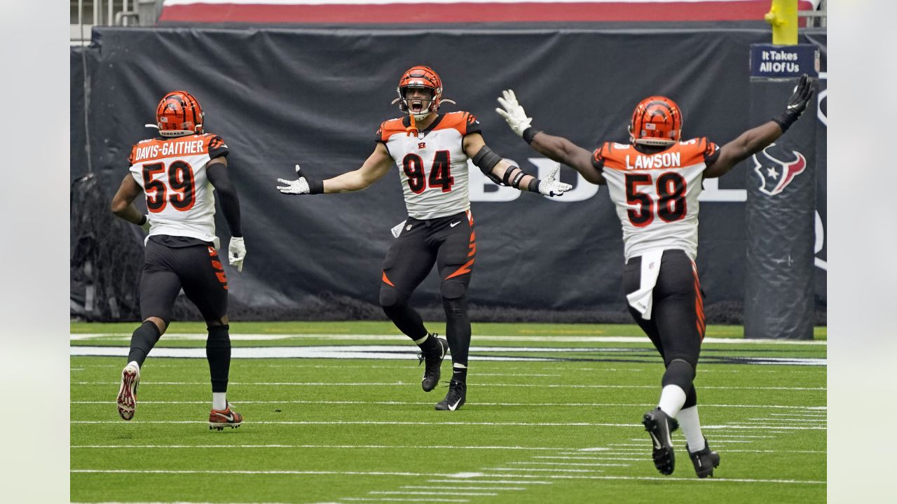 Cincinnati Bengals running back Samaje Perine (34) is seen during an NFL  football game against the Dallas Cowboys, Sunday, Sept. 18, 2022, in  Arlington, Texas. Dallas won 20-17. (AP Photo/Brandon Wade Stock Photo -  Alamy