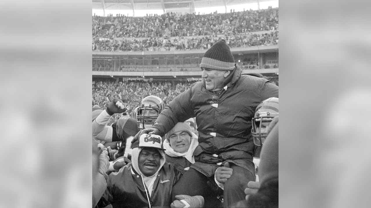 Drew Amman on X: Bengals Legend Bob Johnson, first player ever drafted by  the Bengals will be the first Ruler of the Jungle this year leading fans in  a pregame Who Dey