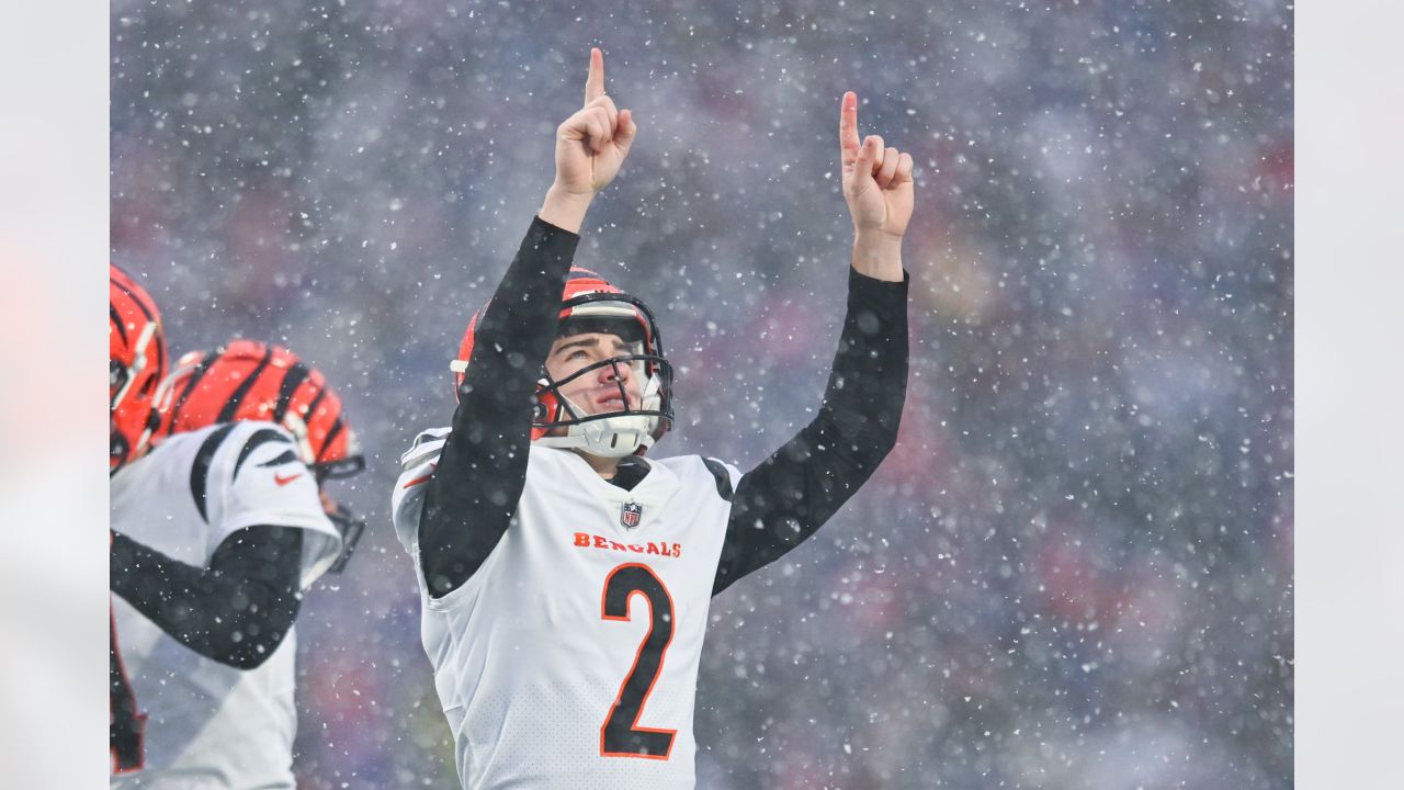 Who Needs Snow? Bengals Celebrate Int. With Snow Angels On 72-Degree Day, 94HJY