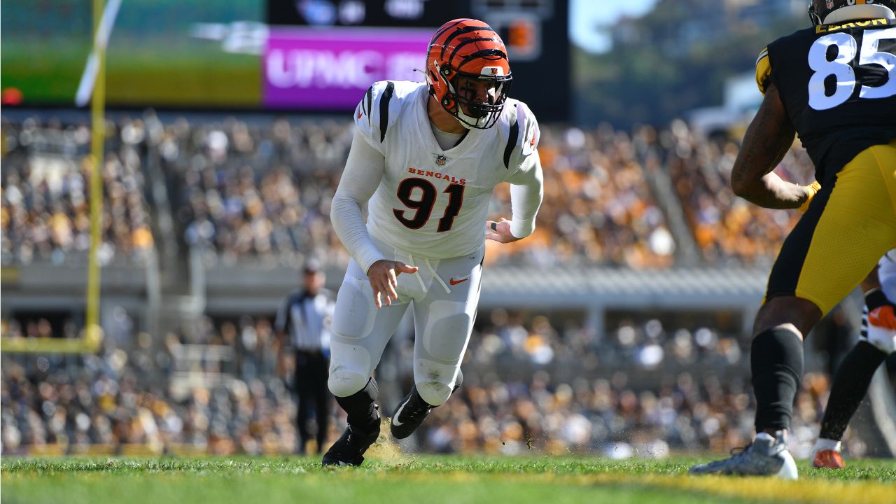 CINCINNATI, OH - DECEMBER 12: Cincinnati Bengals defensive end B.J. Hill  (92) before the game against the San Francisco 49ers and the Cincinnati  Bengals on December 12, 2021, at Paul Brown Stadium