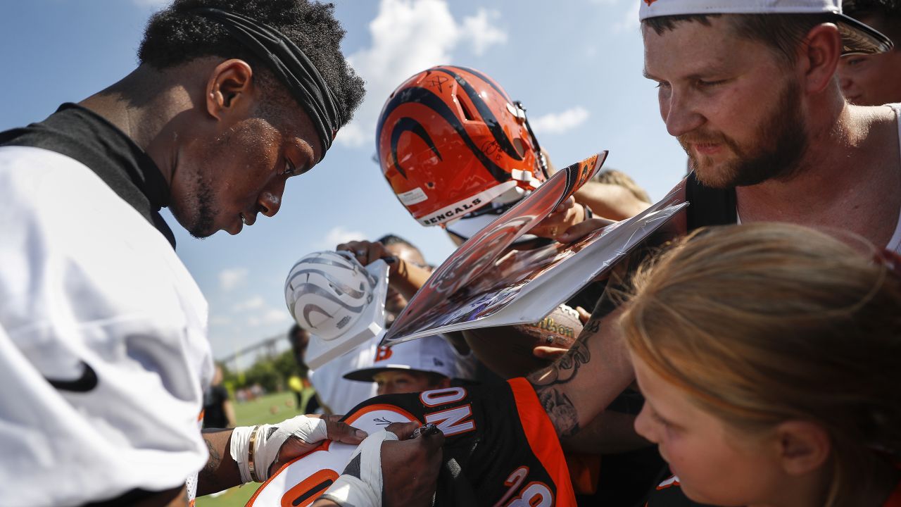 The Bengals signed HB Joe Mixon to a four-year contract extension