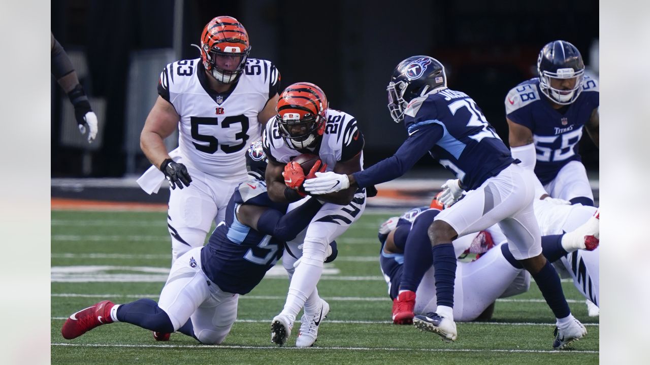 Bengals Line Up Titans To Take 17-7 Half-Time Lead