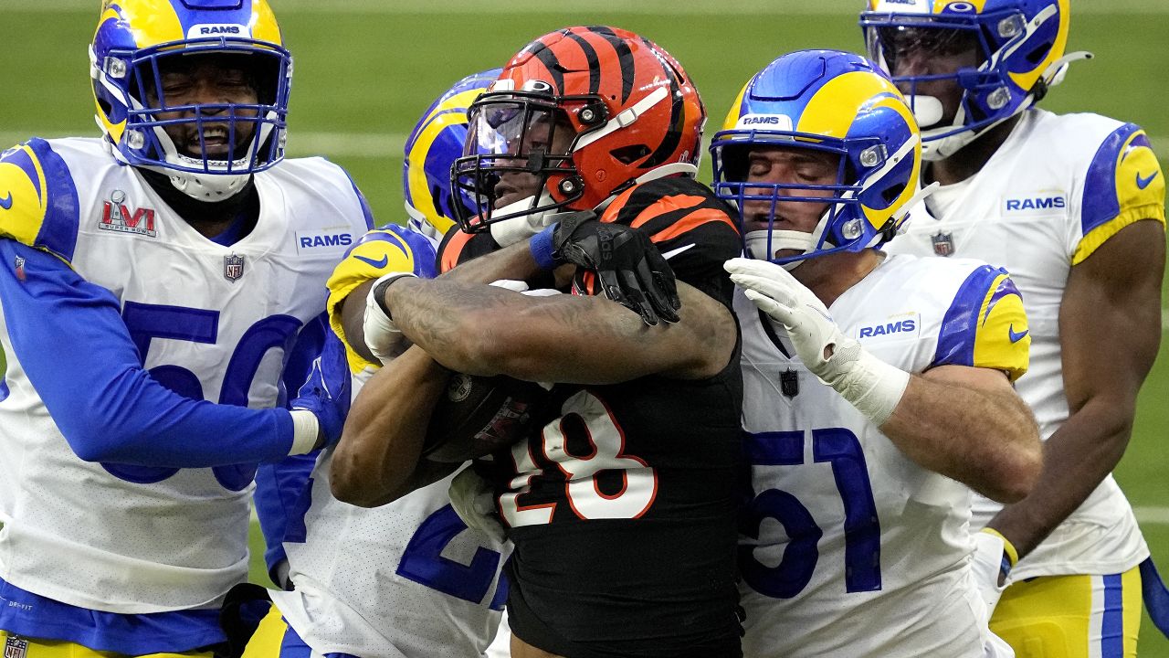 WATCH: Ja'Marr Chase makes diving one-handed grab in Super Bowl LVI