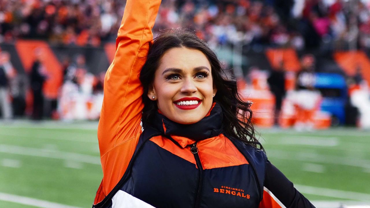 Photo Gallery: Cheerleaders Perform Vs. 49ers