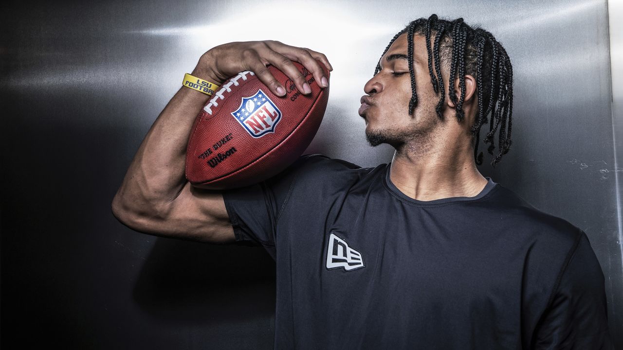 Ja'marr Chase using visor  Football poses, Black and white background,  Chase