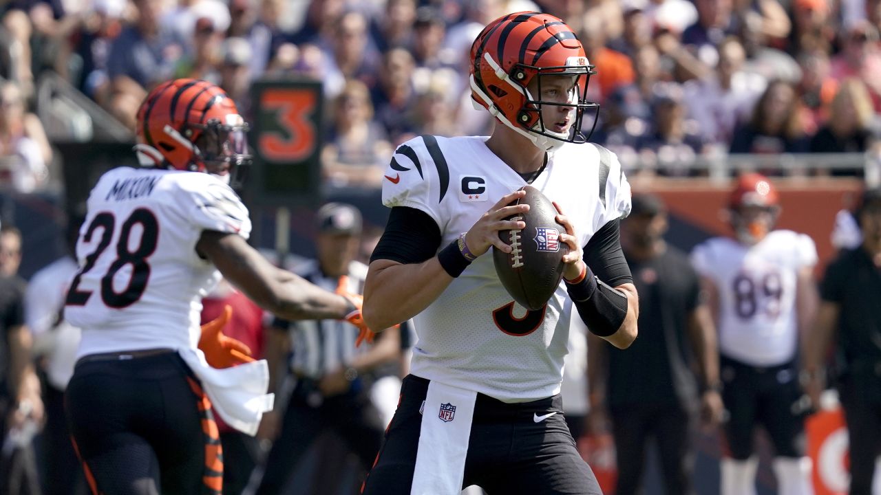 Bears vs. Bengals score, takeaways: Chicago wins as Justin Fields subs in  for Dalton, Joe Burrow throws 3 INTs 