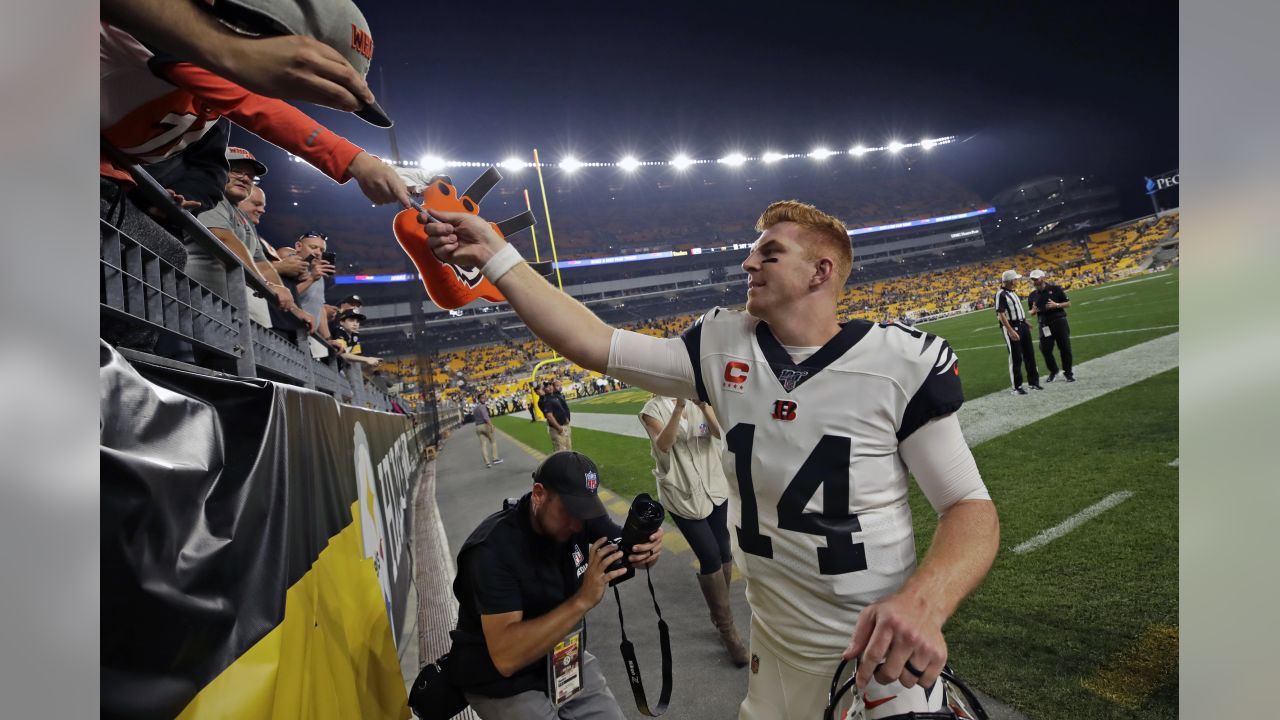 T.J. Watt leaves wild Steelers-Bengals game with pec injury