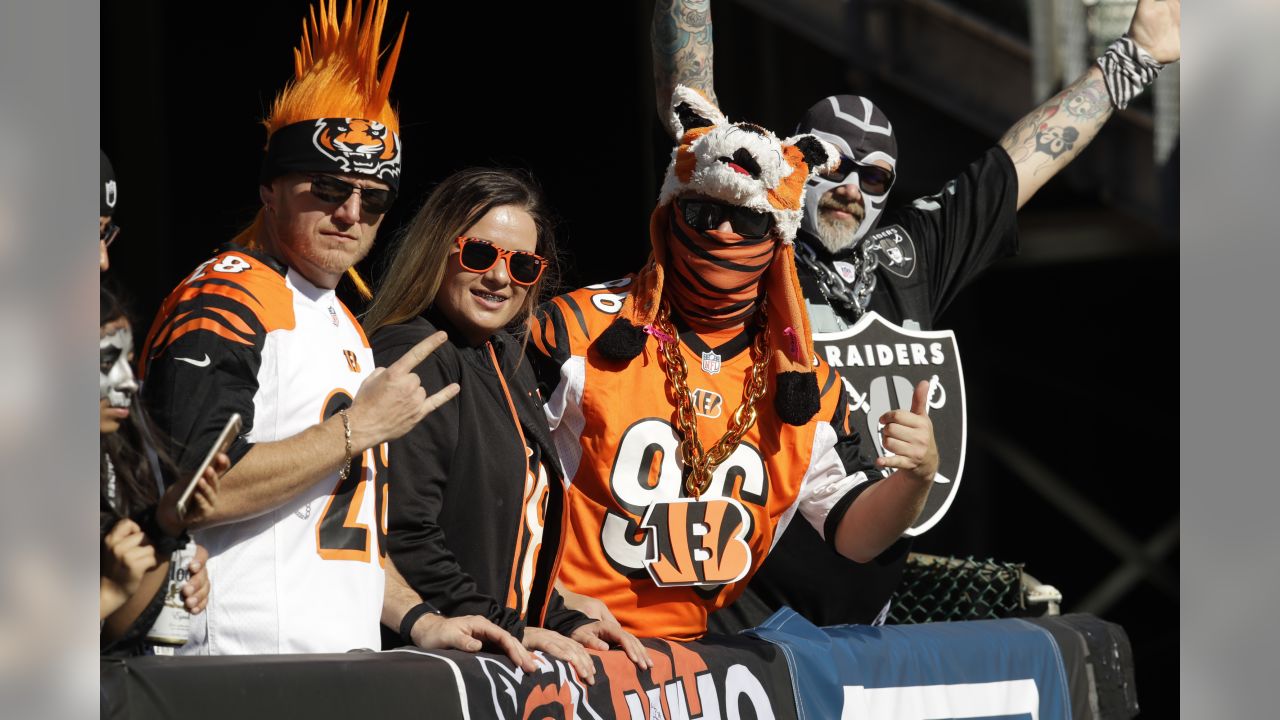 Joe Mixon Makes Young Fan's First Bengals Game Unforgettable with