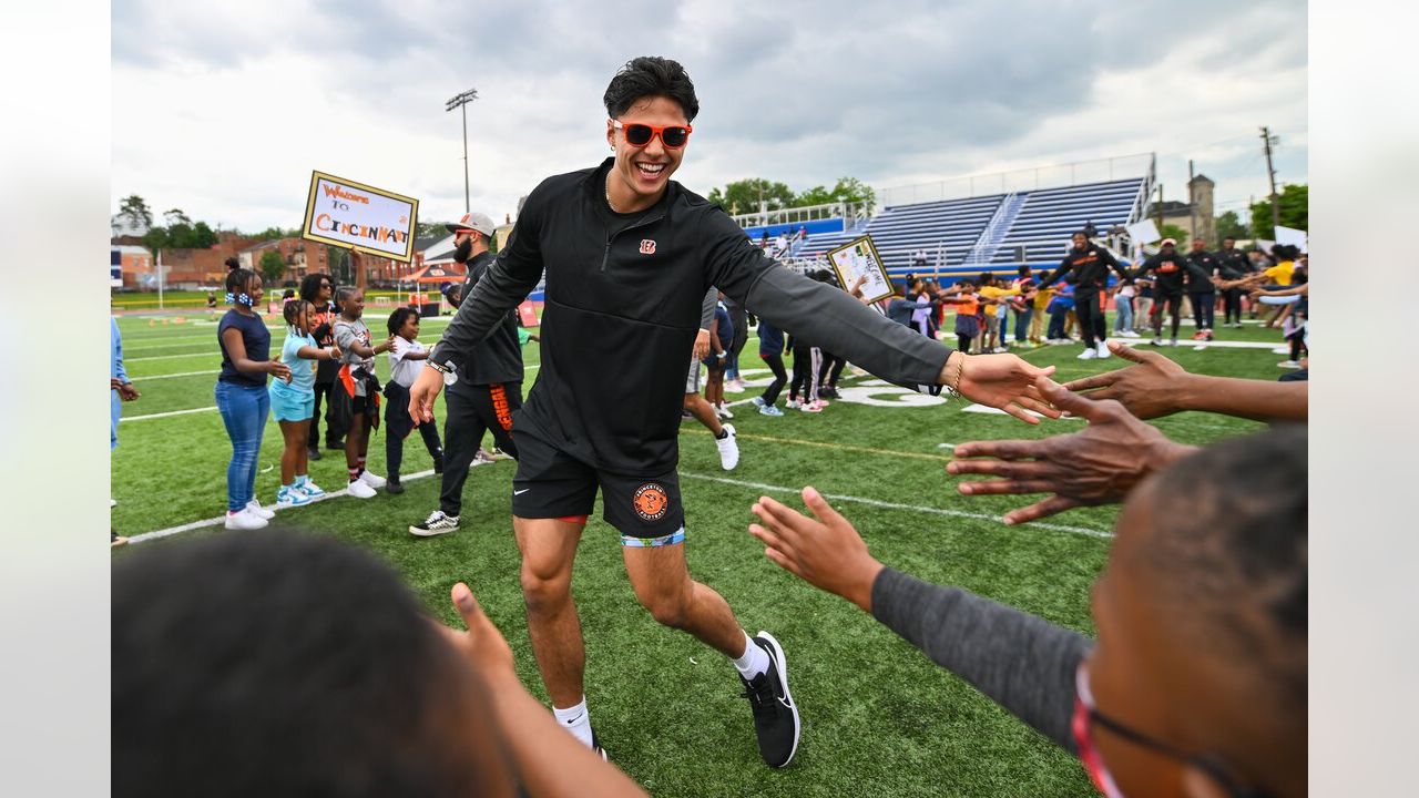 Bengals rookie goes extra mile for kids at Northern Kentucky primary school