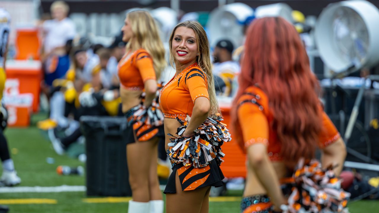 Photos  Ben-Gals Cheerleaders Take On Week 1 of the 2022 Season