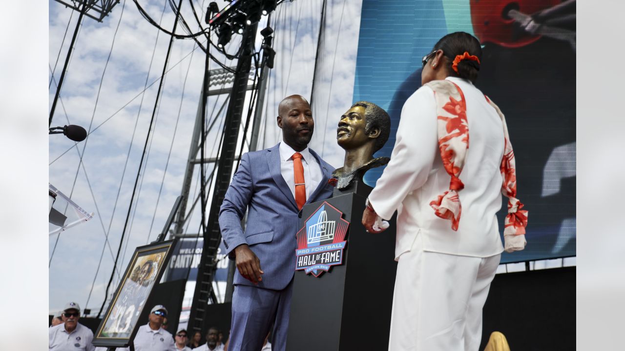 2,333 Pro Football Hall Of Fame Enshrinement Stock Photos, High-Res  Pictures, and Images - Getty Images