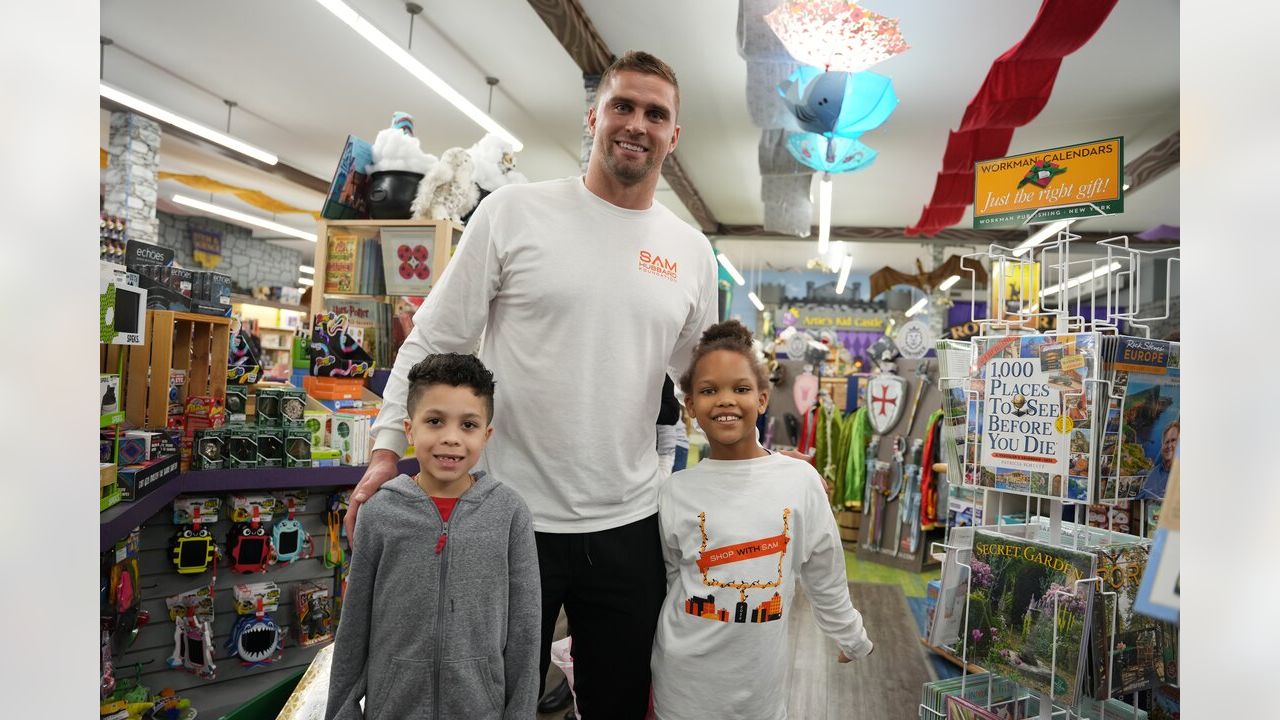 Bengals to shop with children this evening