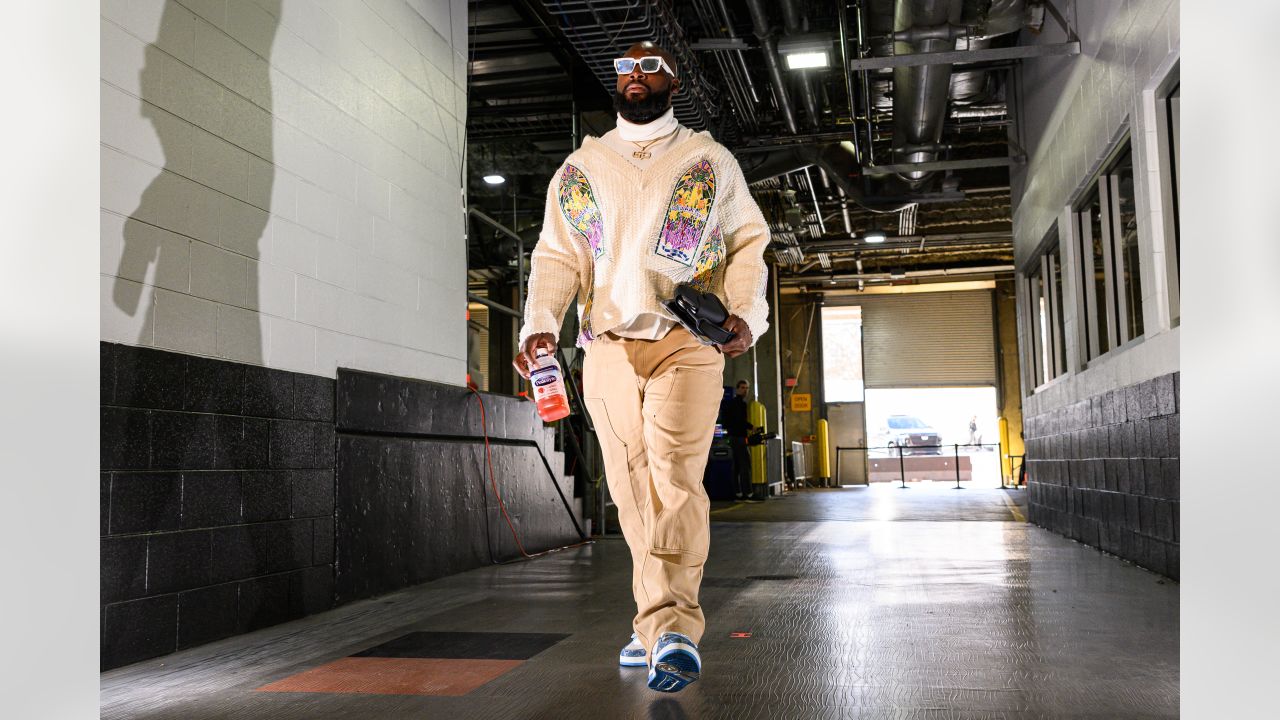 See what Joe Burrow arrived wearing at Arrowhead Stadium as