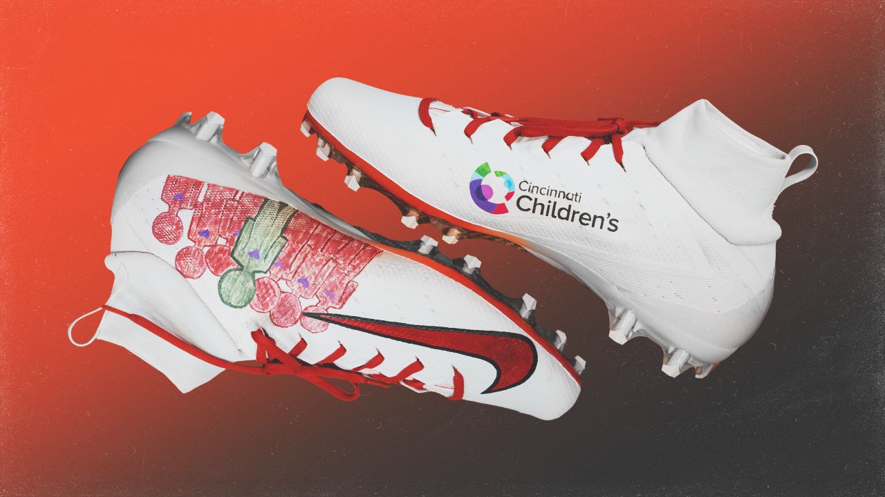 Customizing Nike Football Cleats For A Kansas City Chiefs NFL