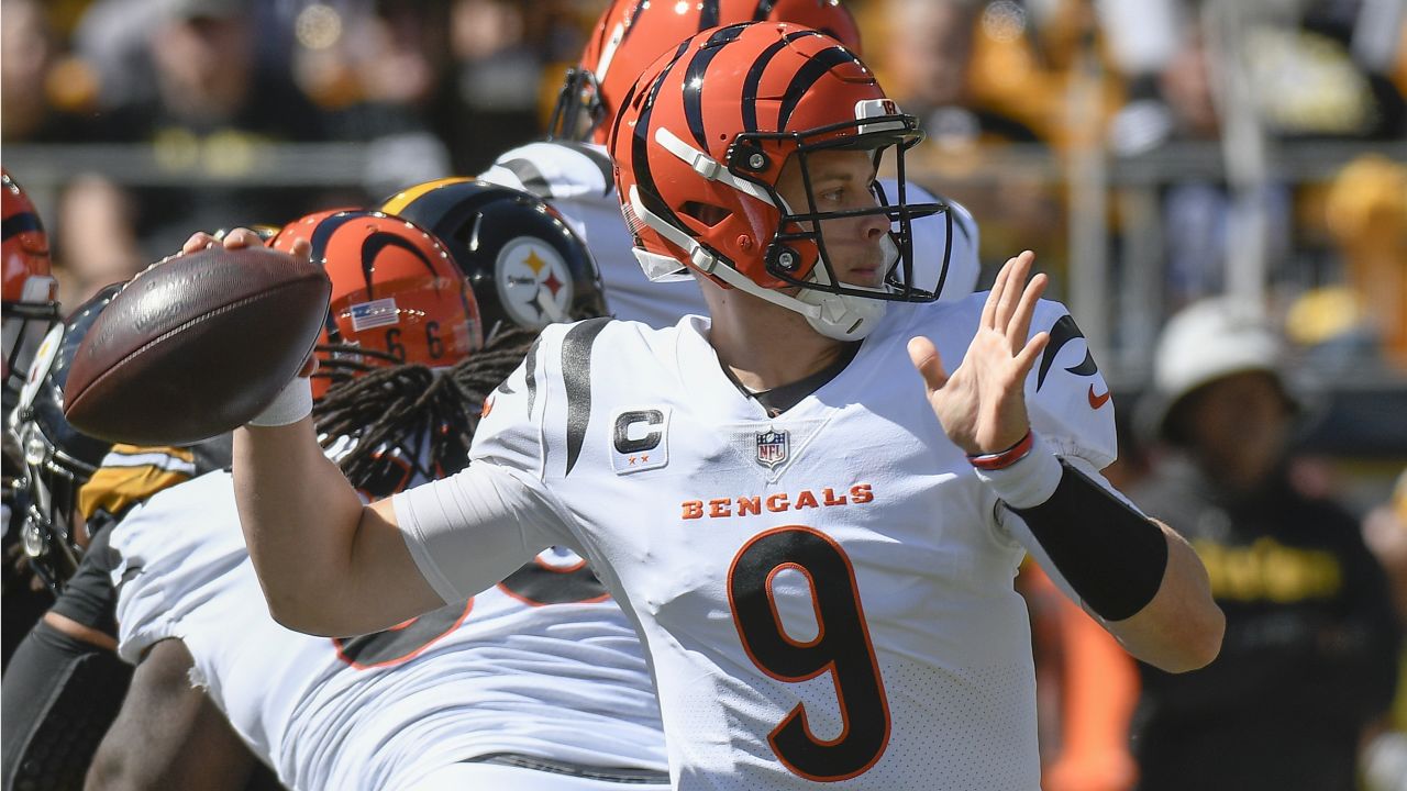 Cincinnati Bengals defensive end B.J. Hill (92) warms up before an NFL  football game against the Pittsburgh Steelers, Sunday, Sept. 26, 2021, in  Pittsburgh. (AP Photo/Justin Berl Stock Photo - Alamy