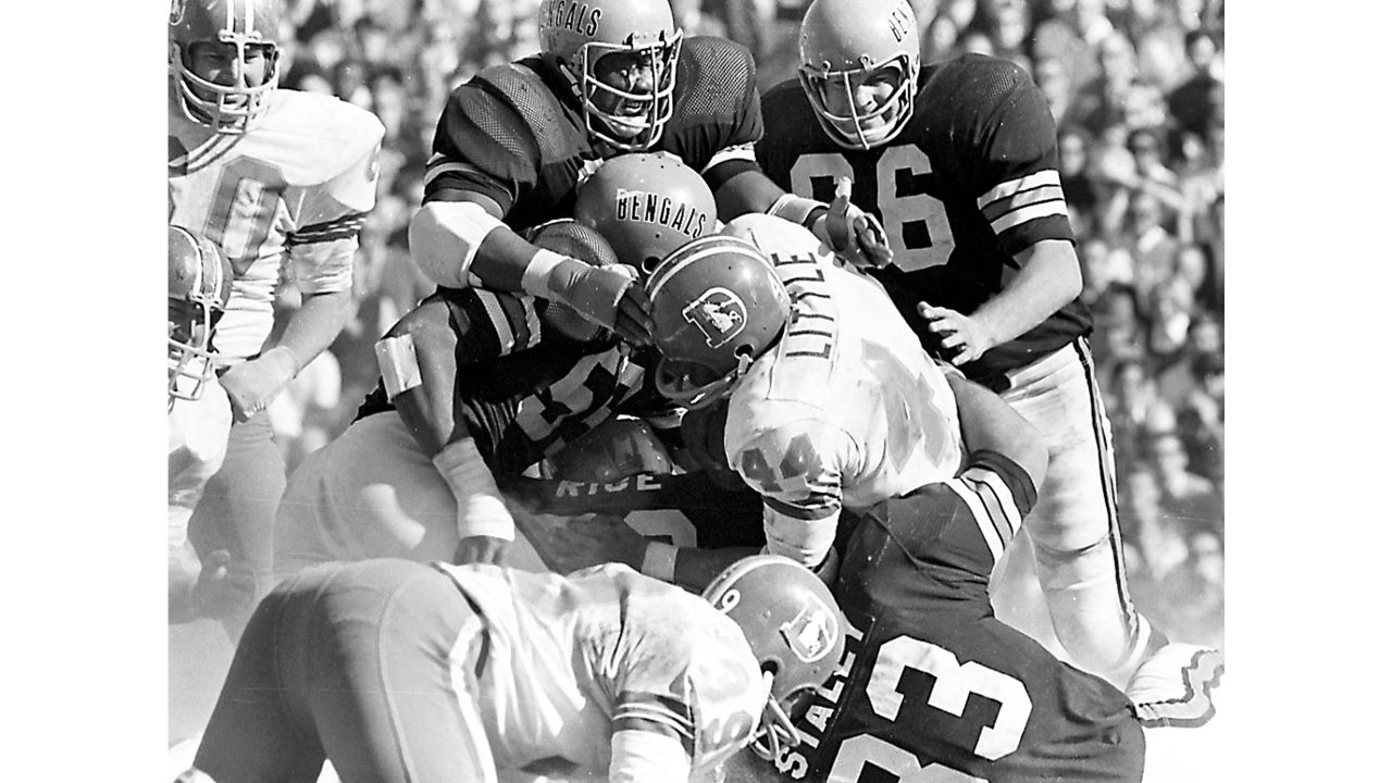 Uni Watch - #TBT Chiefs/Bengals November 10 1968, Nippert