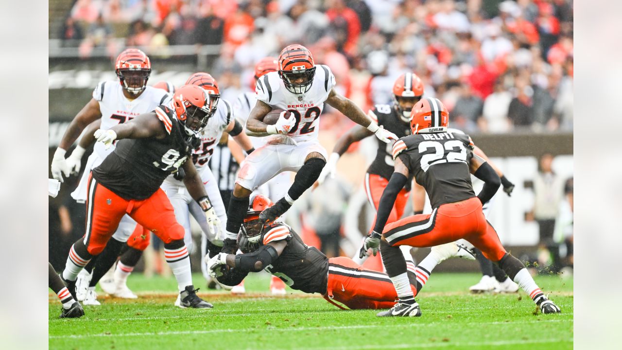 The Cleveland Browns line up prior to an NFL football game against the  Cincinnati Bengals, Sunday, Oct. 25, 2020, in Cincinnati. (AP Photo/Emilee  Chinn Stock Photo - Alamy