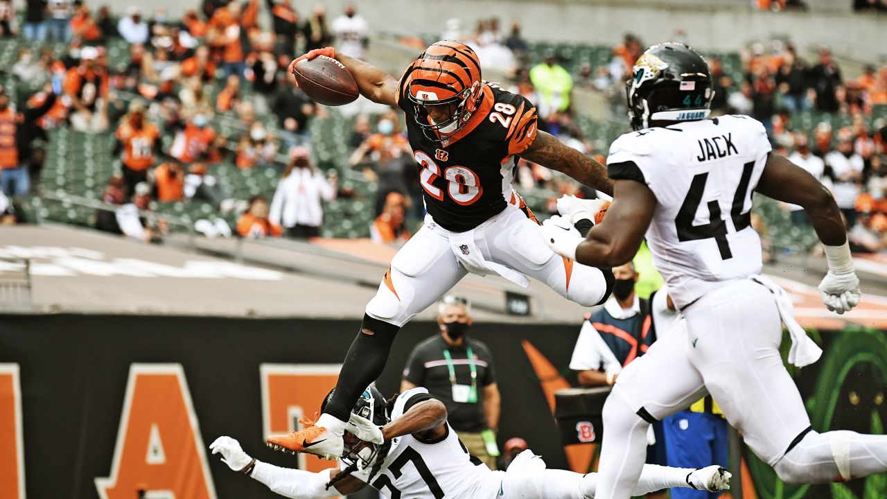 Joe Mixon Cincinnati Bengals Game-Used #28 White Jersey vs. Cleveland  Browns on September 17 2020