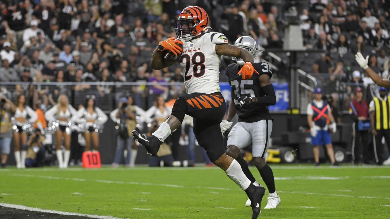 Saturday January 15, 2022: Cincinnati Bengals running back Joe Mixon (28)  warms up before the start of the NFL AFC Wildcard Playoff game between the  Las Vegas Raiders and the Cincinnati Bengals