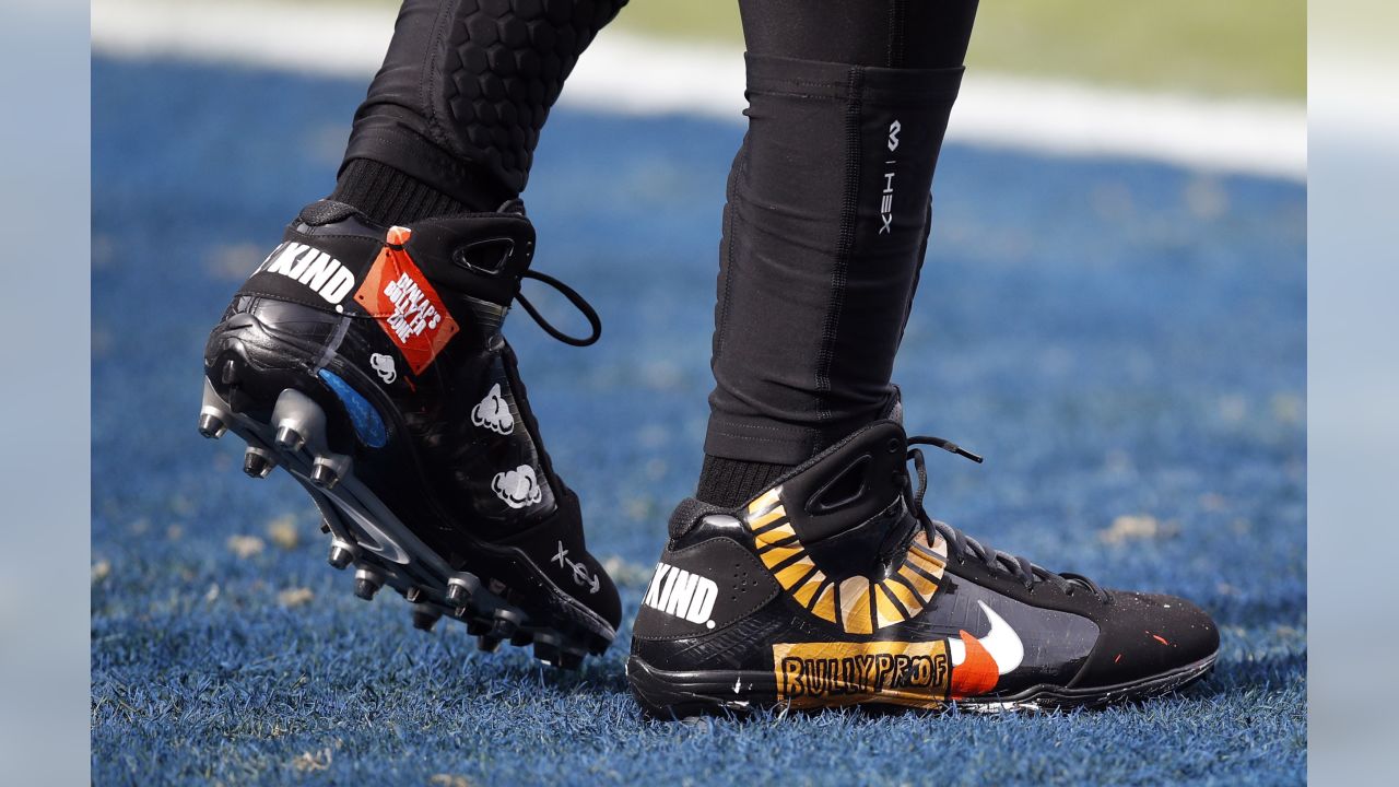 Carson, California, USA. 9th Dec 2018. Los Angeles Chargers defensive back  Adrian Phillips #31 and Cincinnati Bengals center Trey Hopkins #66 former  Longhorns after the Cincinnati Bengals vs Los Angeles Chargers at