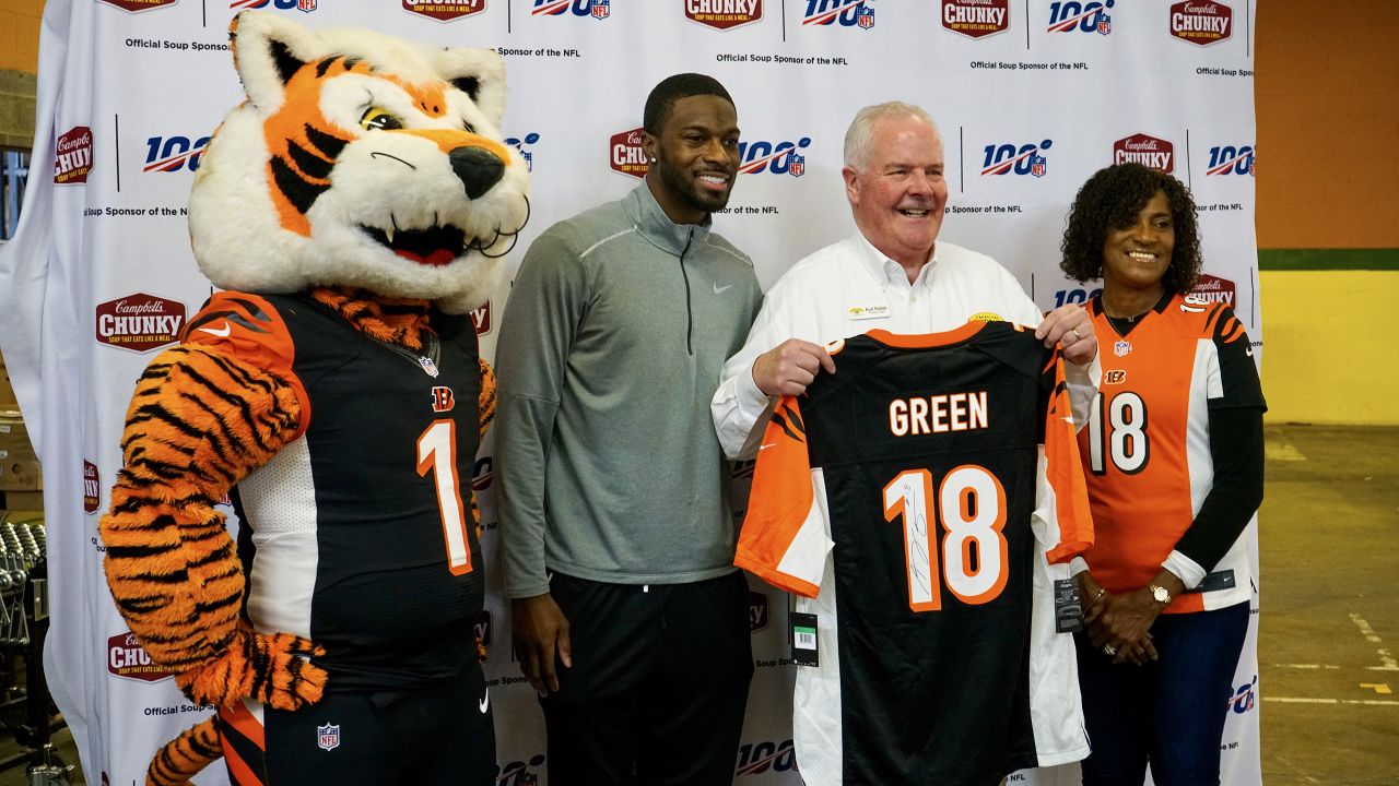 Kroger, Bengals team up to fight hunger during Super Bowl week