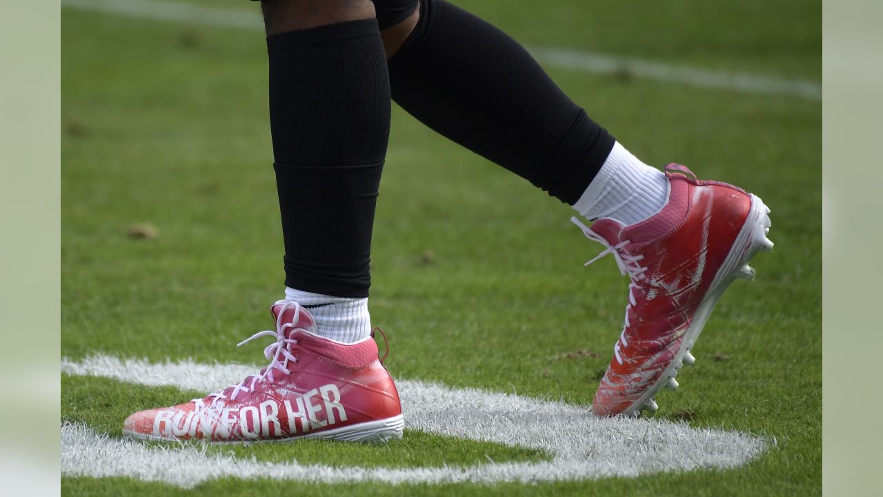 December 9, 2018..Cincinnati Bengals quarterback Jeff Driskel #6 looking  down field during the Cincinnati Bengals vs Los Angeles Chargers at Stubhub  Center in Carson, Ca on December 9, 2018. (Photo by Jevone