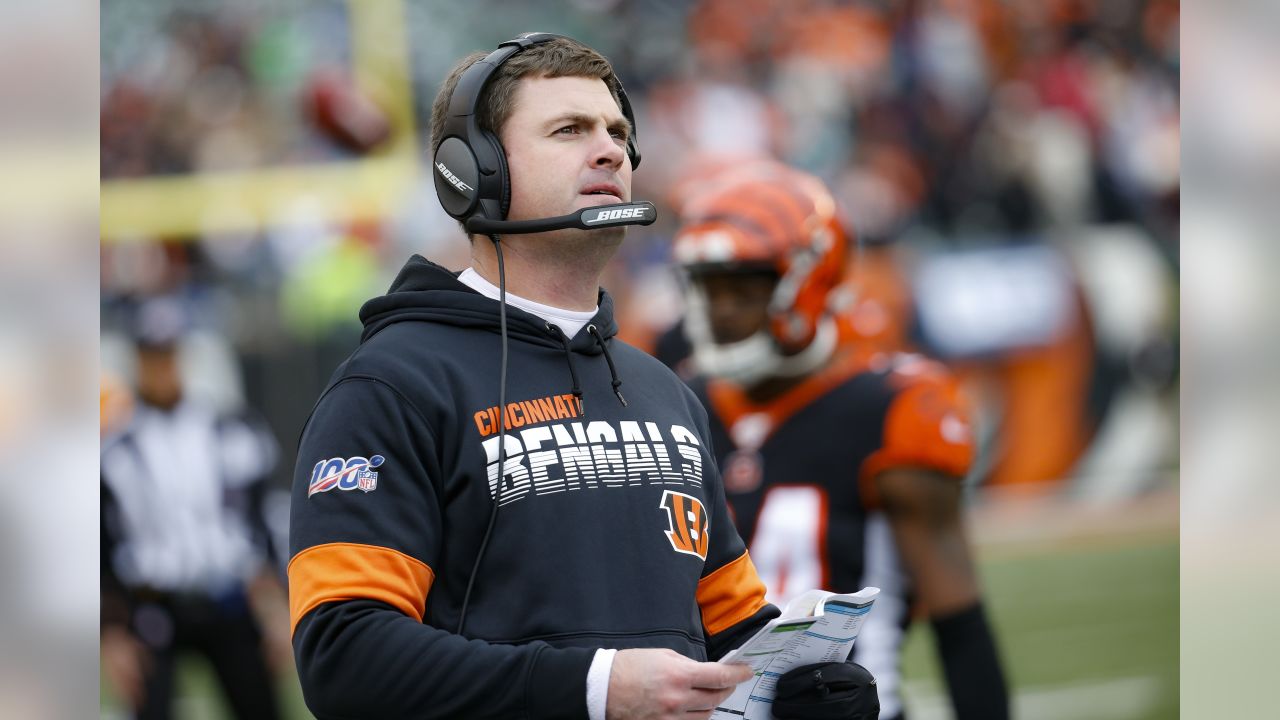 Cincinnati Bengals head coach Zac Taylor argues a call during the second  half of an NFL football game against the Pittsburgh Steelers, Sunday, Nov.  28, 2021, in Cincinnati. (AP Photo/Emilee Chinn Stock