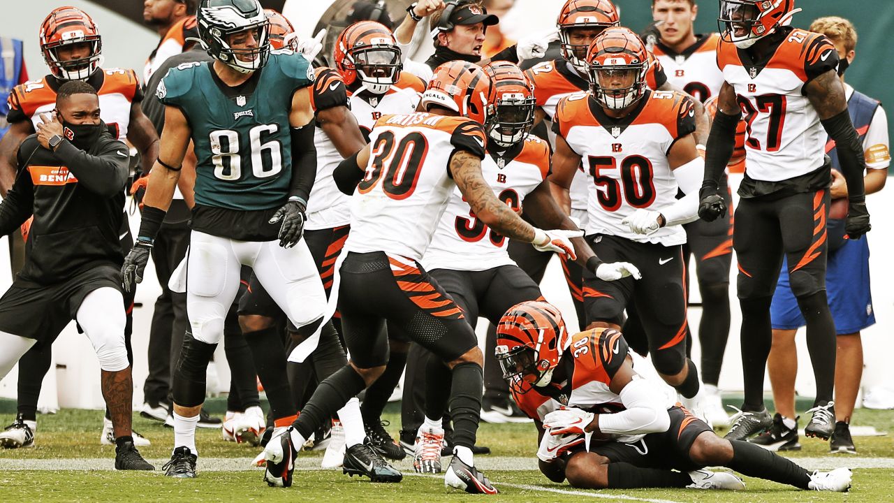 Philadelphia Eagles Vs. Cincinnati Bengals. NFL Game. American Football  League Match. Silhouette Of Professional Player Celebrate Touch Down.  Screen In Background. Stock Photo, Picture And Royalty Free Image. Image  151155089.