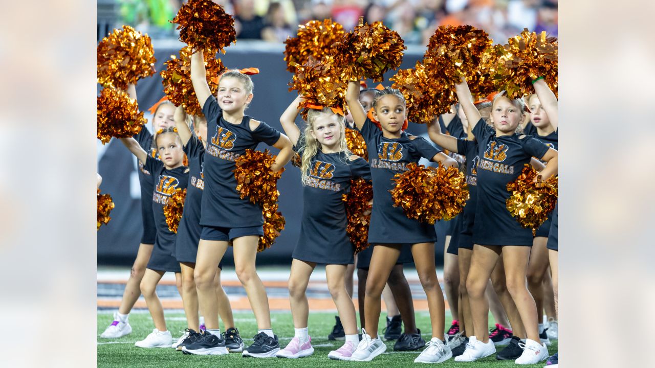 2022 Junior Cheerleaders halftime performance