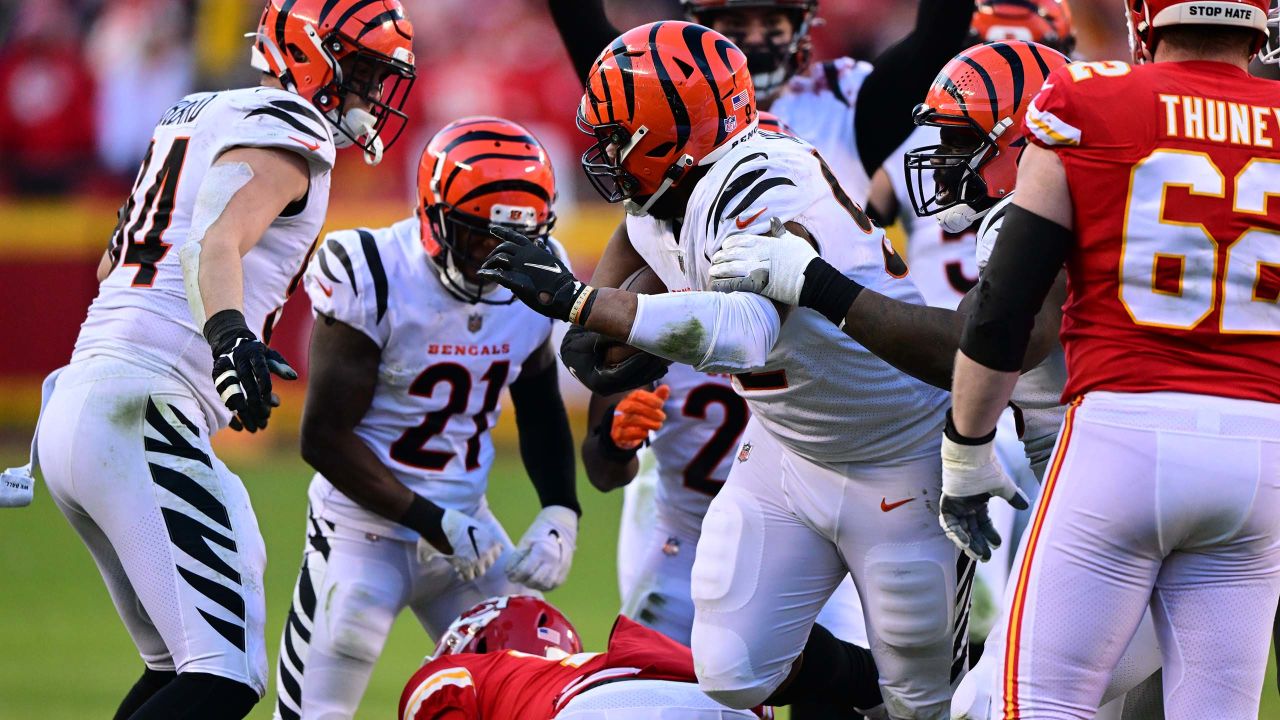 Last-second roughing call sets up Chiefs to win AFC title, deny Bengals  repeat - The Boston Globe