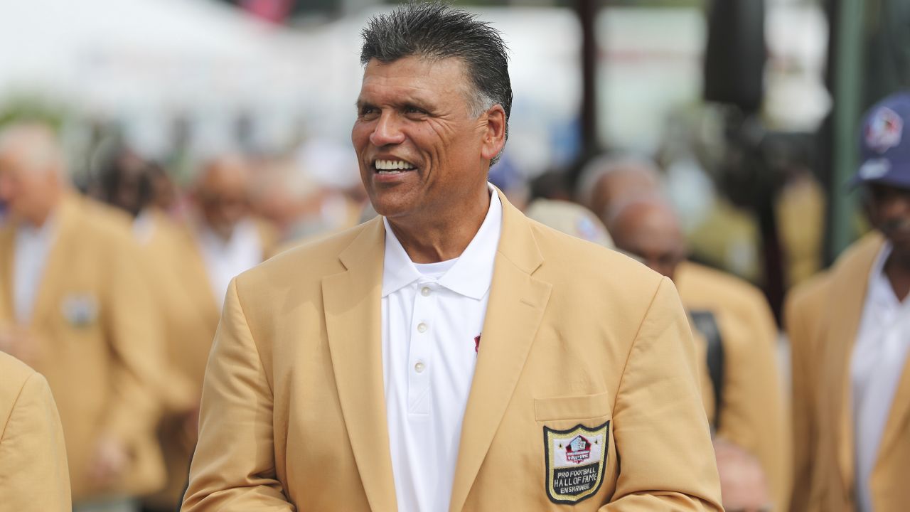 NFL Hall of Famer Anthony Muñoz excited to see more Hispanics in