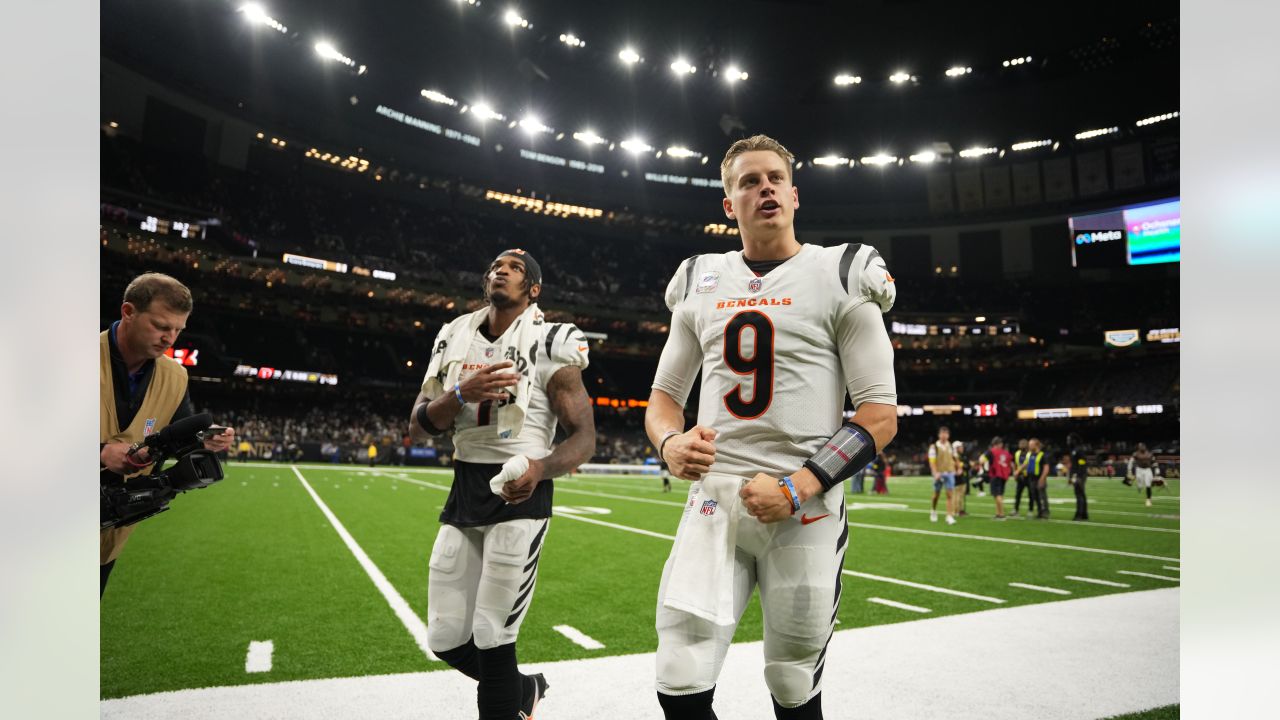 Joe Burrow enters the Superdome in Ja'Marr Chase's LSU National