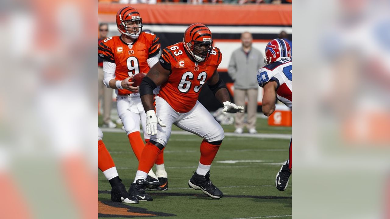 Cincinnati Bengals' Bobbie Williams (63) leaves Heinz Field after