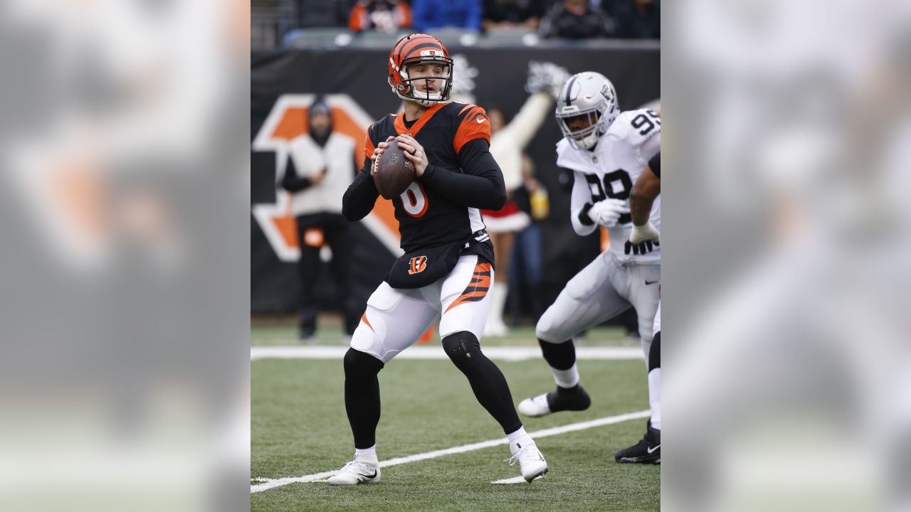 Cincinnati Bengals offensive tackle Orlando Brown Jr. (75) prepares to  perform a drill during the NFL football team's training camp, Thursday,  July 27, 2023, in Cincinnati. (AP Photo/Jeff Dean Stock Photo - Alamy