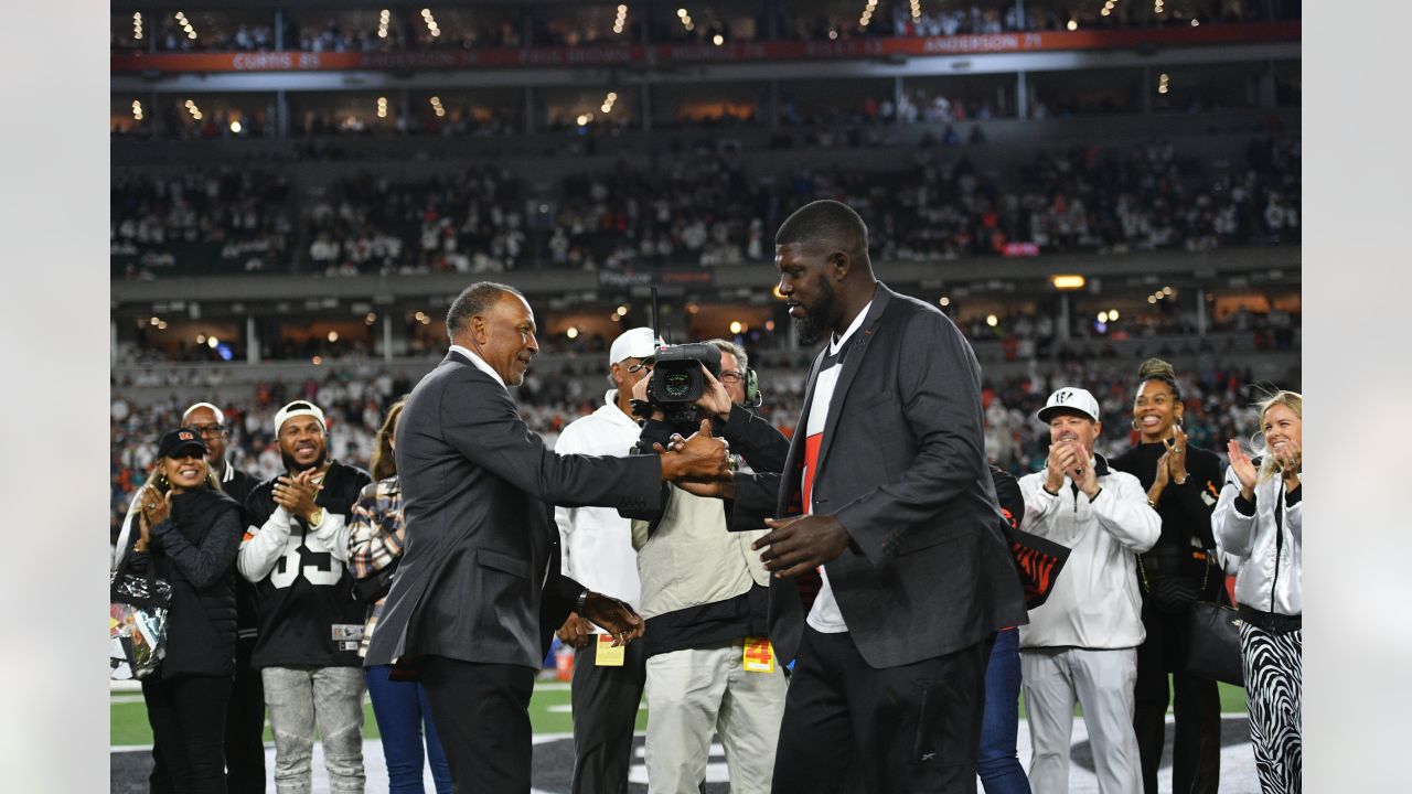 Cincinnati Bengals on X: At halftime, we inducted Willie Anderson and  Issac Curtis into the Ring of Honor.  / X