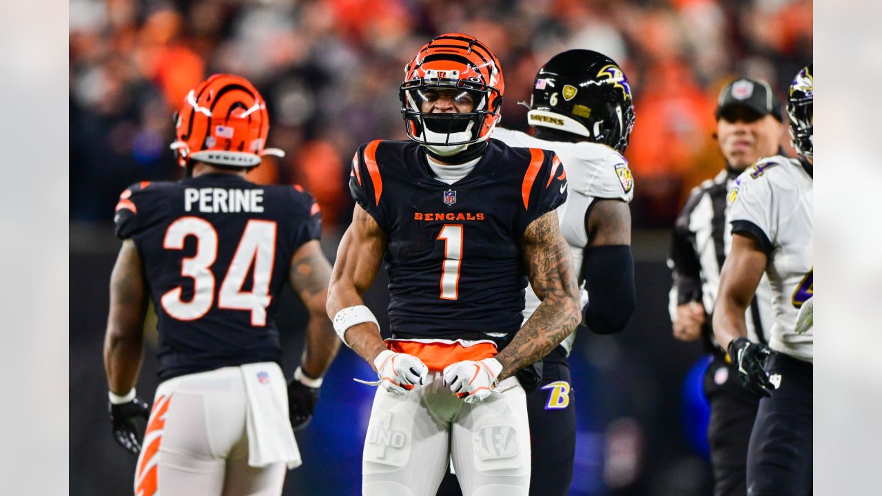 Trent Taylor celebrates with Ja'Marr Chase of the Cincinnati