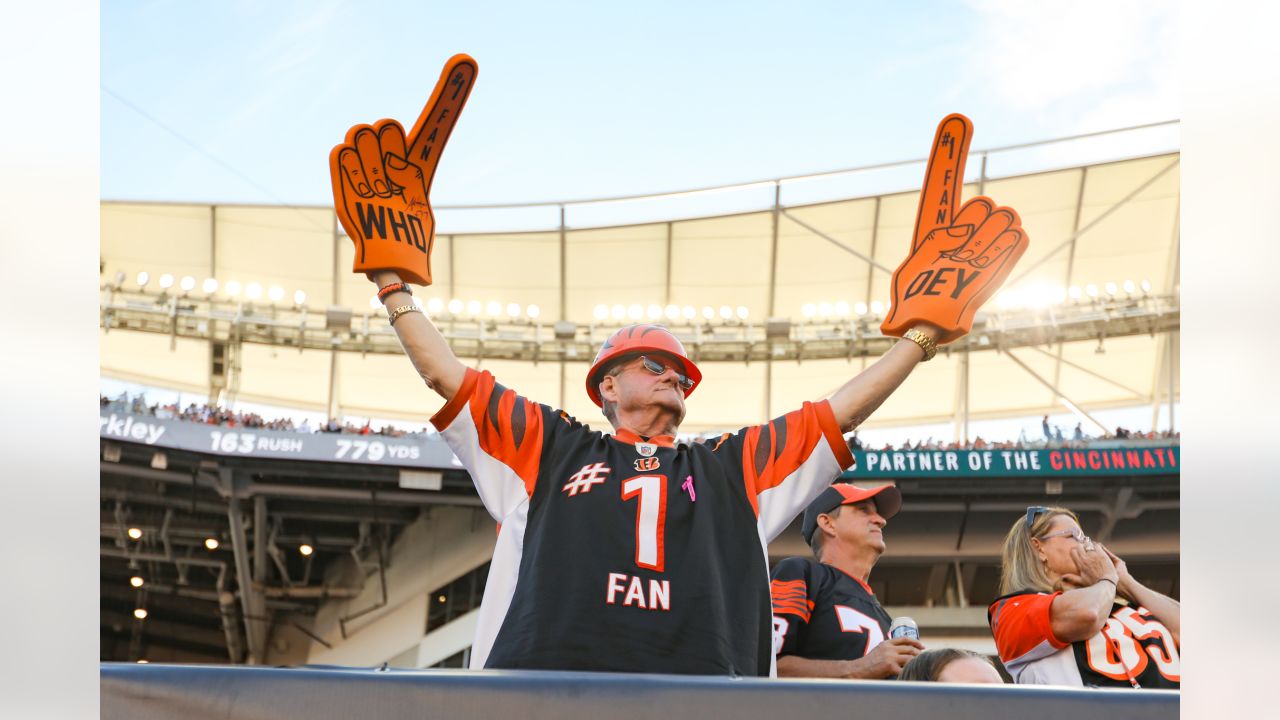 Cincinnati Bengals Pregame Fireworks and Hype Video in Front of Packed Paycor  Stadium - Sports Illustrated Cincinnati Bengals News, Analysis and More