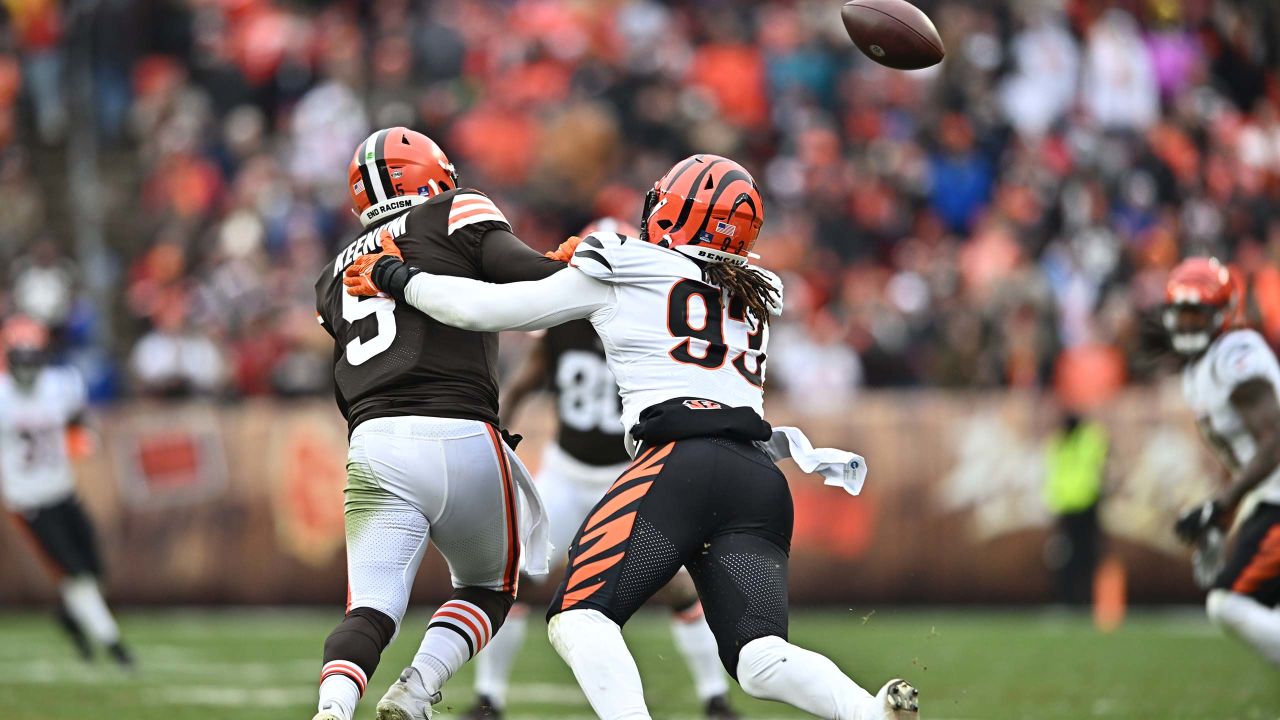 Browns close season with 21-16 win over Burrow-less Bengals