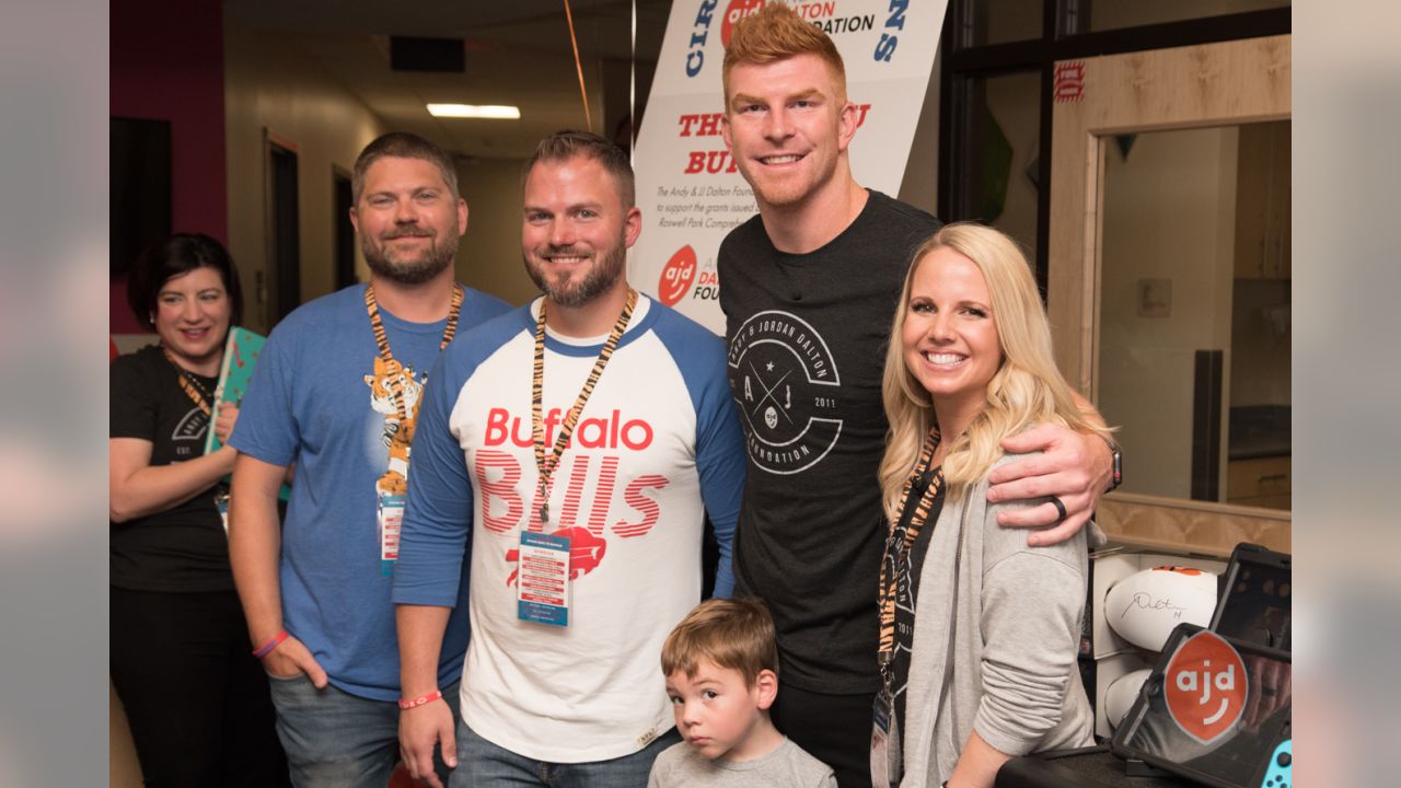 Bengals QB Andy Dalton and his wife, Jordan, treat families at Ohio  amusement park