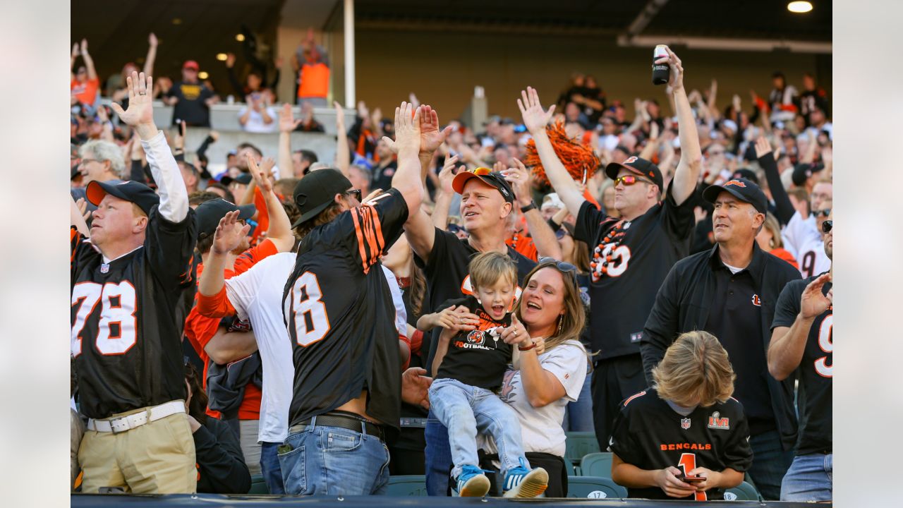 Bengals fans offer up front-row seats to the less fortunate