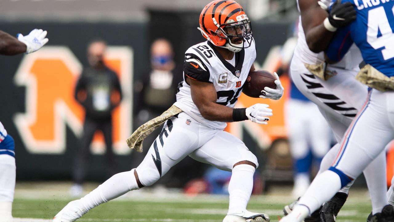 Bengals save $4.76 million cap hit releasing Giovanni Bernard