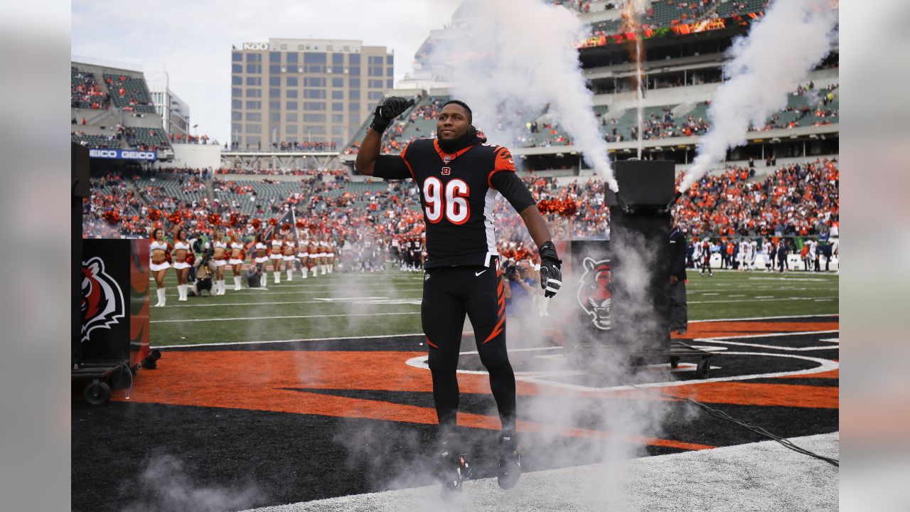 C.J. Uzomah leaves Cincinnati Bengals practice on a cart