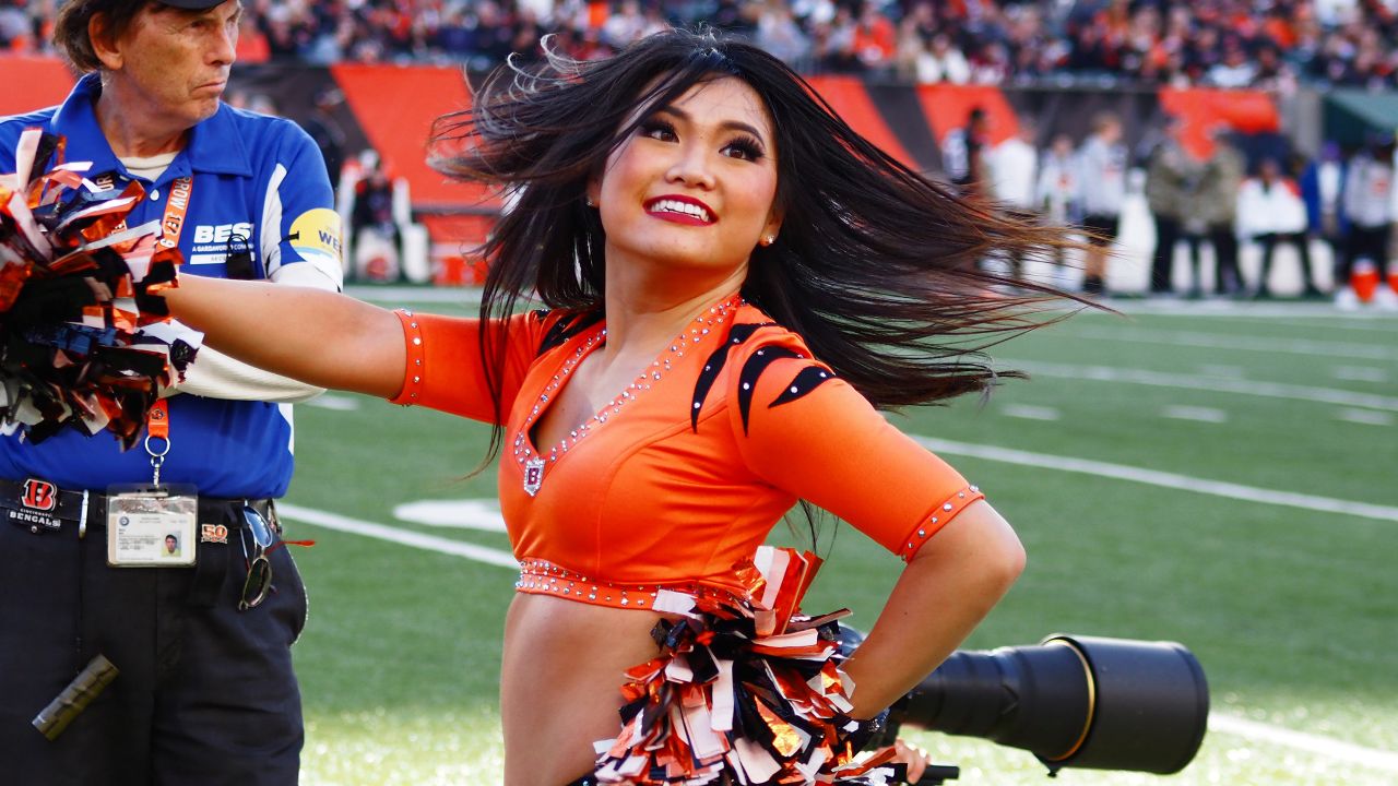 Photo Gallery | Ben-Gals Cheerleaders | Bengals vs. Browns