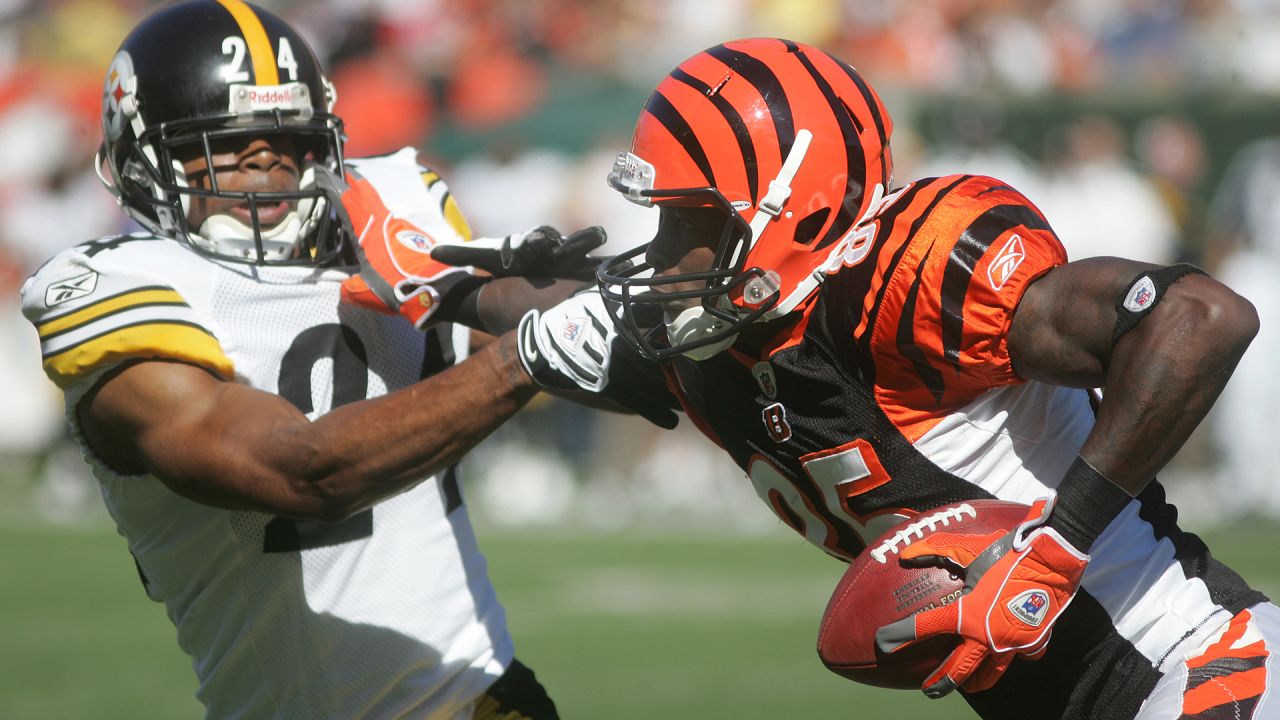 13,999 Cincinnati Bengals V Pittsburgh Steelers Photos & High Res