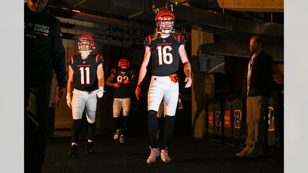 DVIDS - Images - Cincinnati Bengals Visit Wright-Patt [Image 9 of 14]